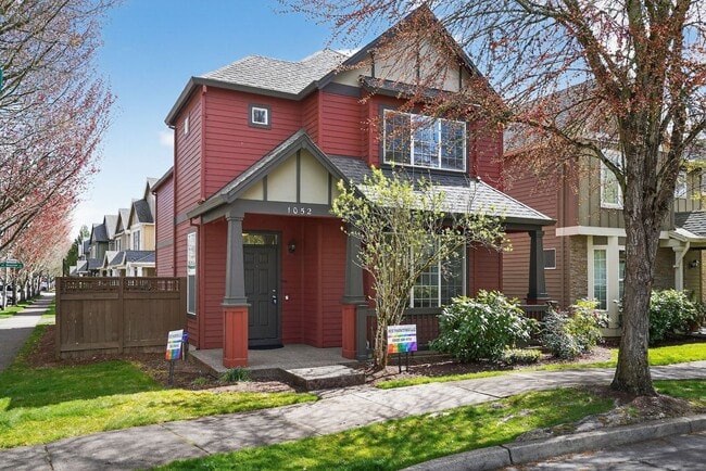 Building Photo - 1052 SE Portlandia Ave