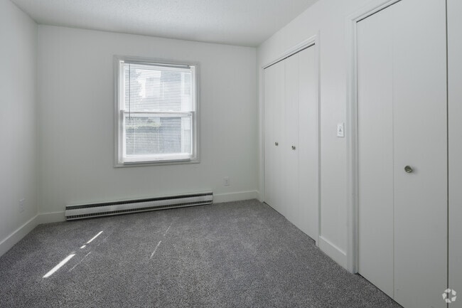 1BR, 1BA - 420SF - Bedroom