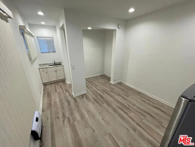 Building Photo - 120 Hurricane St Unit 3A