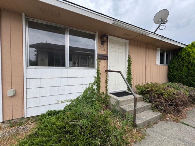 Building Photo - 718 E North Ave Rental