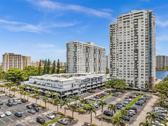 Building Photo - 2780 NE 183rd St Unit 302