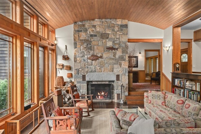 Photo - 15 N Lake Cir