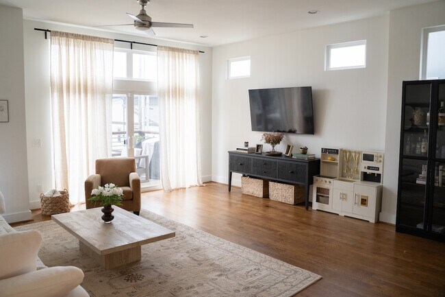 Photo - 424 36th Ave N