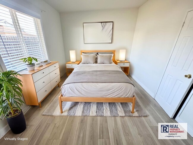 Building Photo - M Sullivan Unit 3255