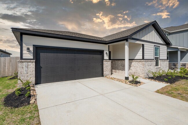 Photo - 16743 Needlepoint Dr