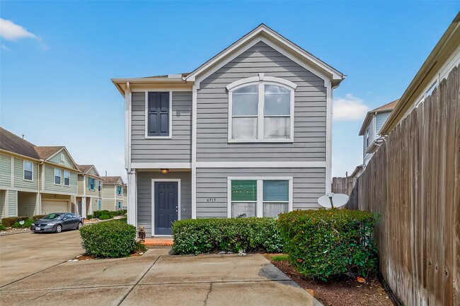 Building Photo - 6915 Woodridge Row Dr Rental