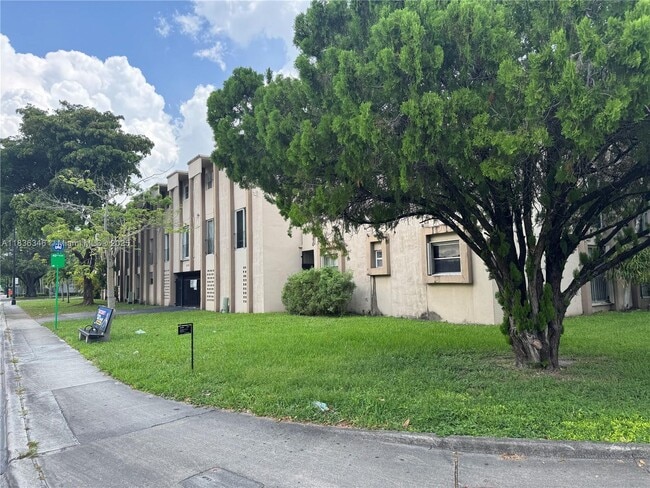 Building Photo - 1201 SW 42nd Ave Unit 216 Rental