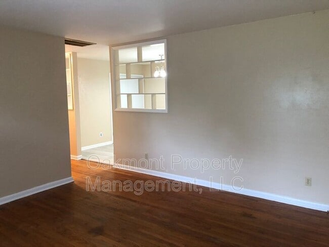 Photo - 4047 Village Dr