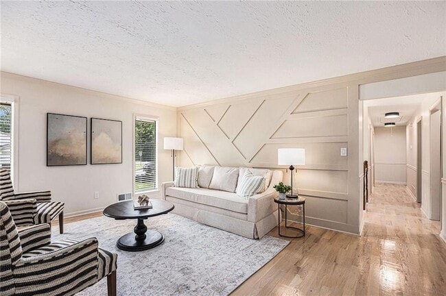 Photo - 1996 Briarwood Dr