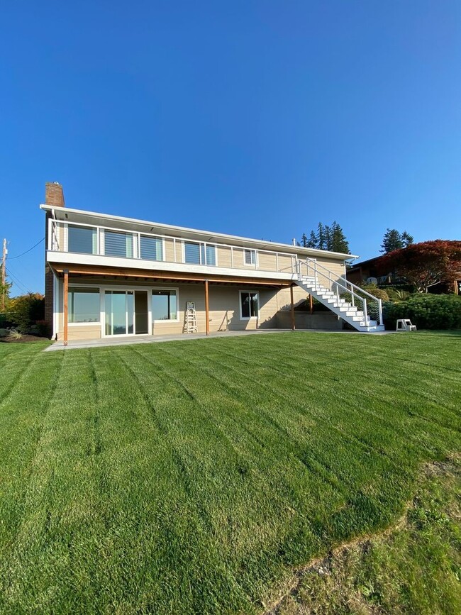 Beautifully Updated Home with Panoramic Views - Beautifully Updated Home with Panoramic Views