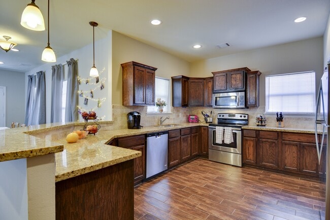 Photo - 601 Highlands St