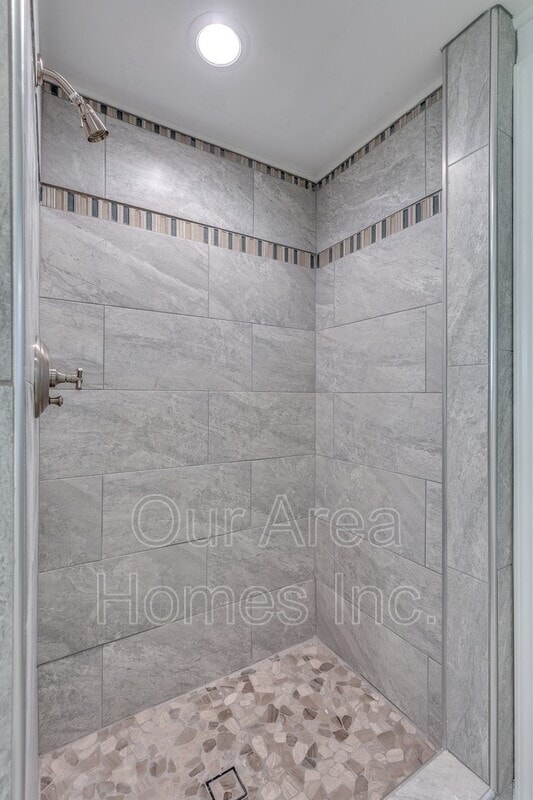 Photo - 617 Marshall St NE