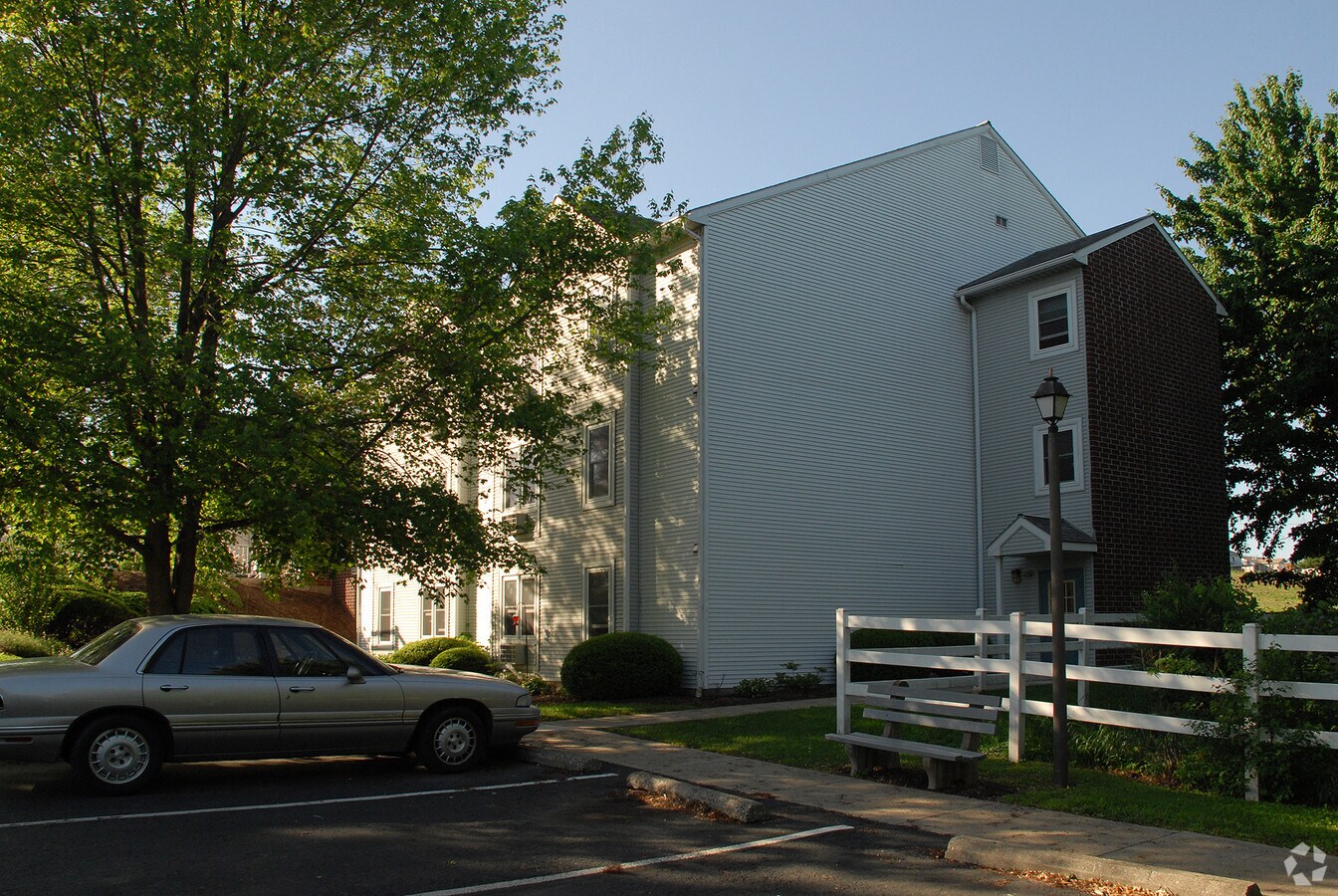 Photo - 302 N Pine St