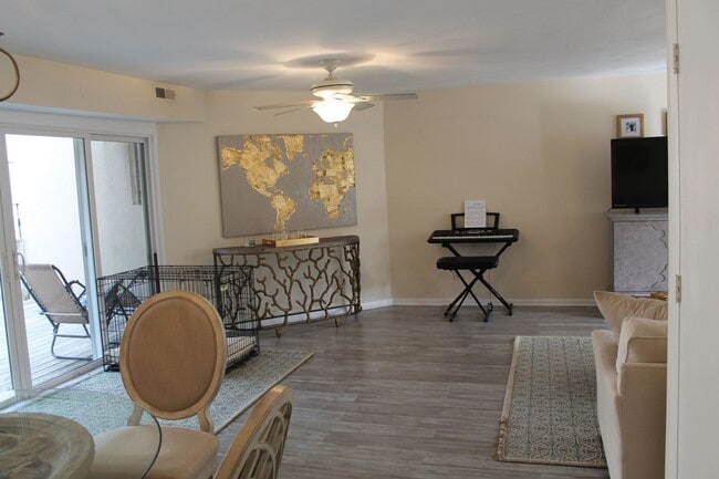 Photo - Spacious, Open Floor Plan at the end of 81st Street on the State Park!