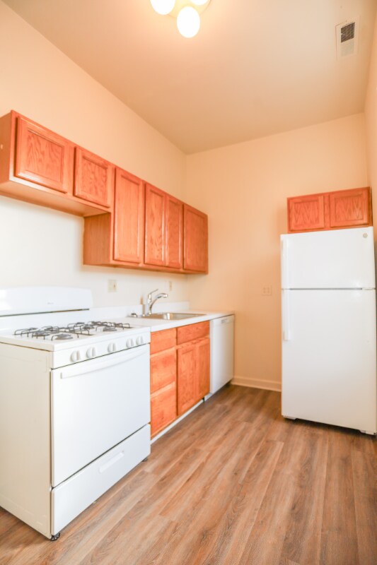 Building Photo - 747 Damen