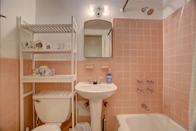 Baño - 64 W 82nd St