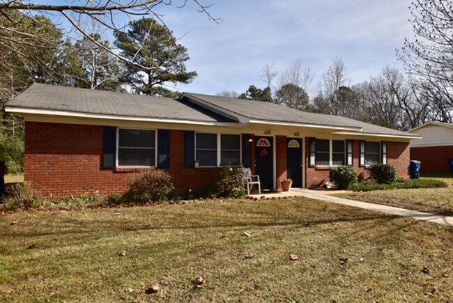 Duplex in Residential Eastside Area - Duplex in Residential Eastside Area House