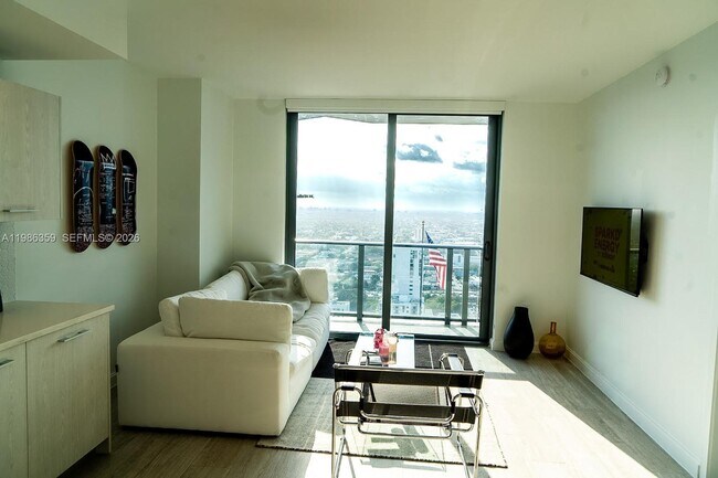 Photo - 55 SW 9th St Unidad 3607