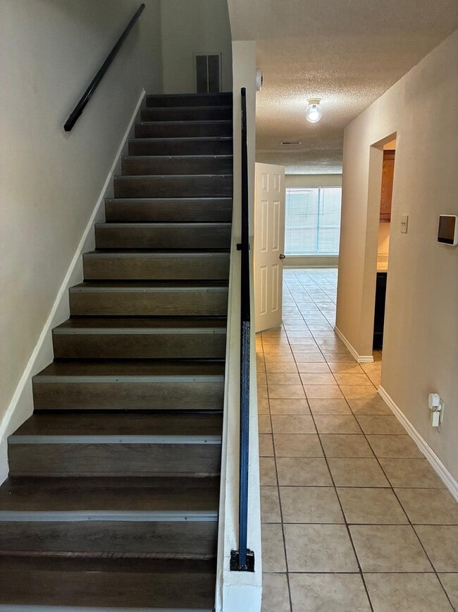 Building Photo - 15417 Weldon Dr