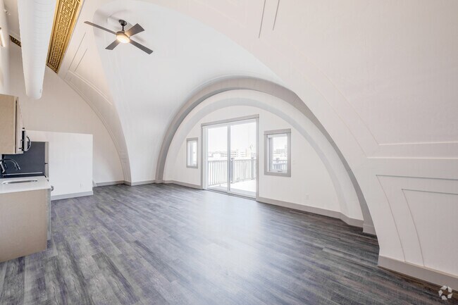 2BR, 1BA - Living Area