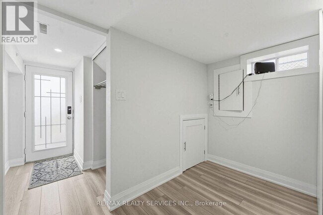 Photo - 1305 Consort Crescent