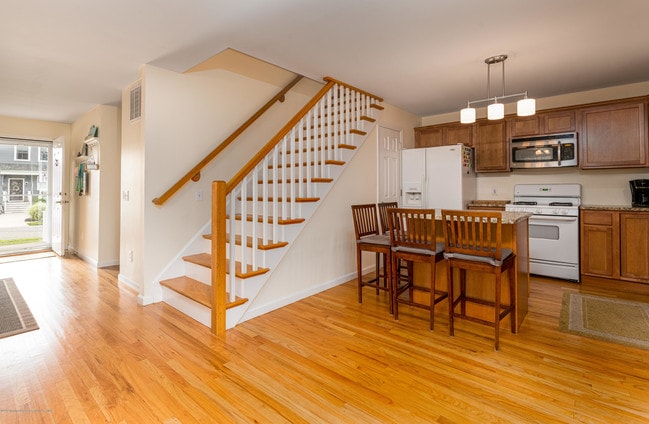 Photo - 119 6th Ave