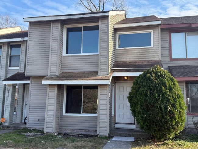 Building Photo - Townhouse For Rent in Virginia Beach