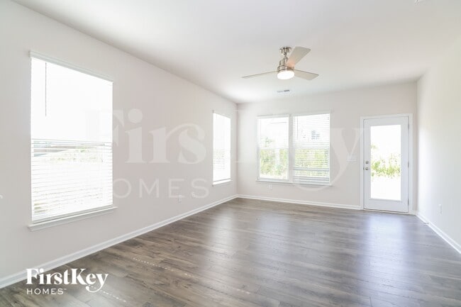 Photo - 627 Goldburn Wy