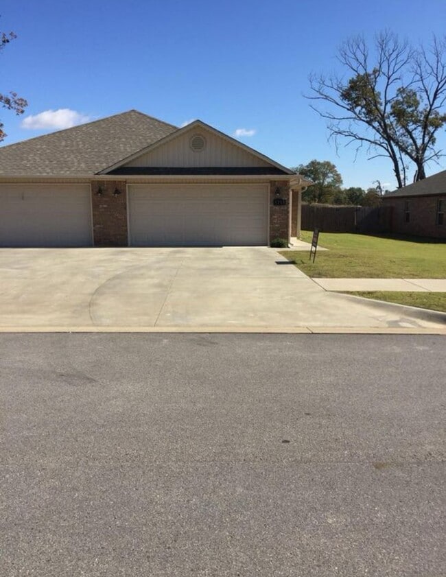 Hatcher-1118 (AG*) - Hatcher-1118 (AG*) Apartment Unit 1118B