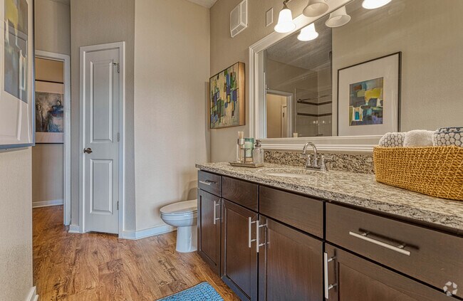 2BR, 2BA - 1119 SF - Bathroom