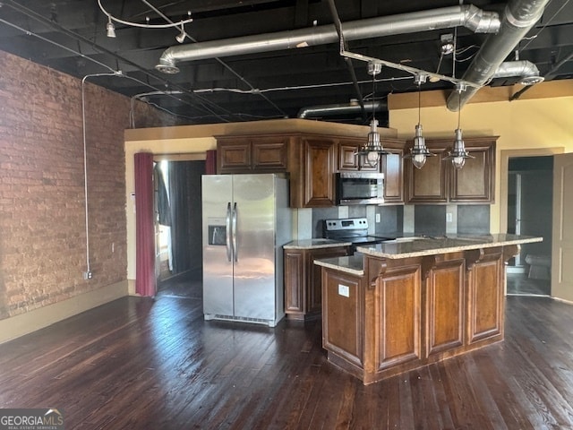 Photo - 2 E Main St N