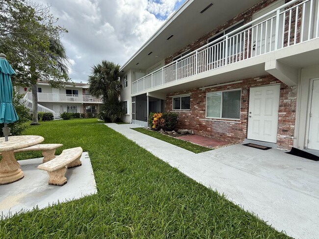 Photo - 3850 NE 21st Way Unidad 53
