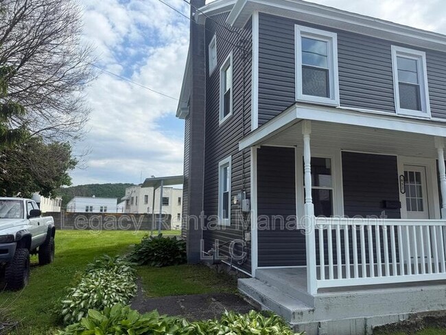 Photo - 652 Old Berwick Rd