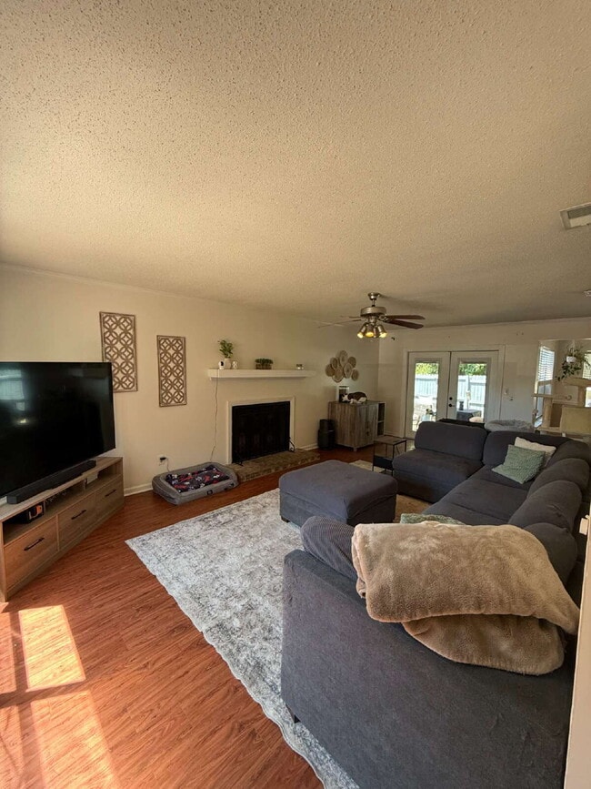 Photo - "Charming 3-Bedroom Townhouse Retreat in Beaufort - Spacious 1742 sq ft on Battery Lane!"
