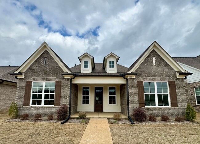 Building Photo - 582 Bolivar Dr