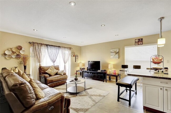Building Photo - 505 S Pine Island Rd Unit B307