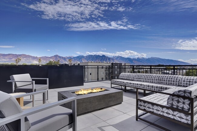 Outdoor Patio with Firepit