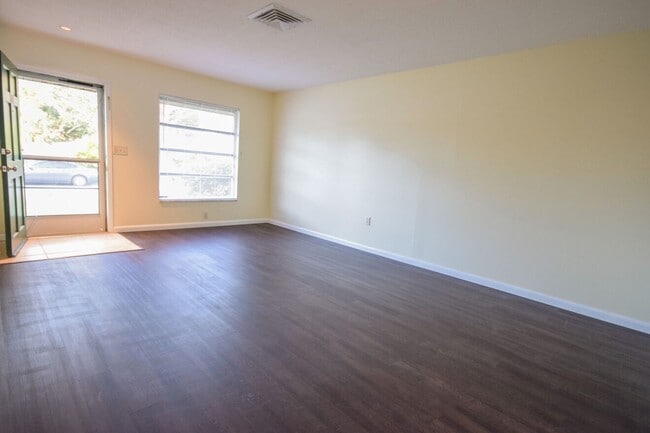 Photo - 3072 Jennings Dr