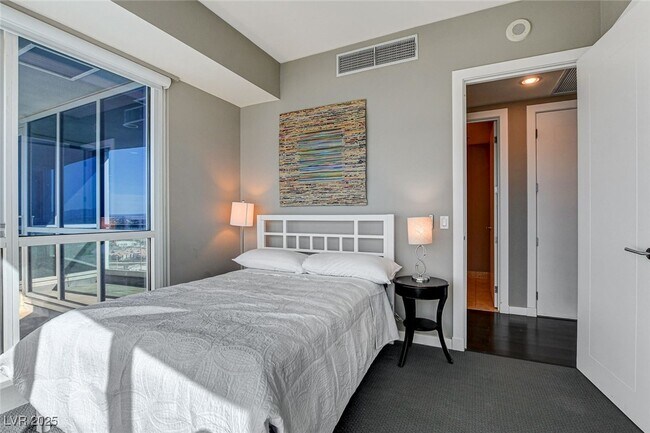 Photo - 4575 Dean Martin Dr Unidad 3008