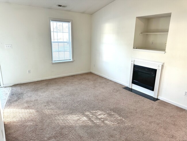 Photo - 406 Winners Cir N