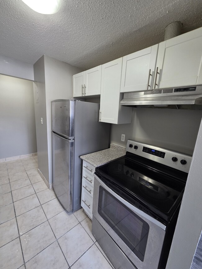 Building Photo - 93 Westwood Dr Unit 108