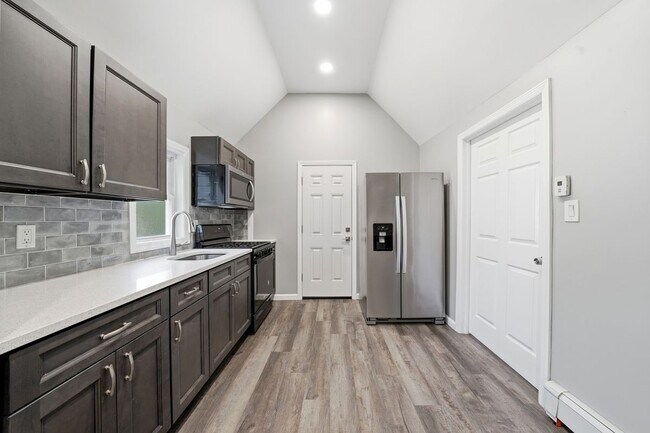 143 Walnut Rd Unit B