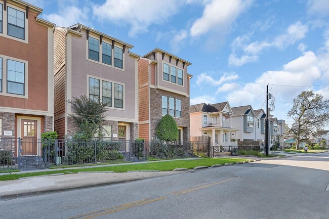 Photo - 1046 W 23rd St Unit H
