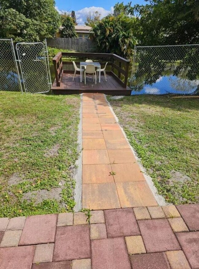 Photo - 750 SW 55th Ave
