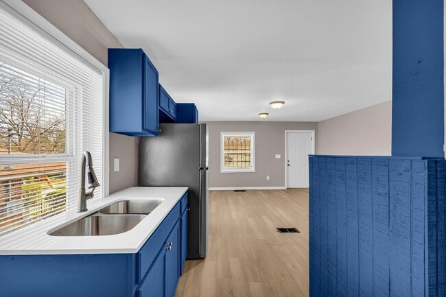 Photo - 597 Mary St SW