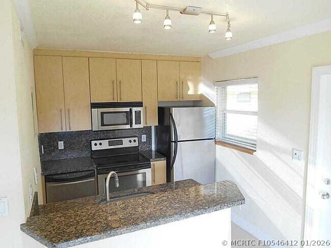 Photo - 811 NE 14th Pl Unit 6