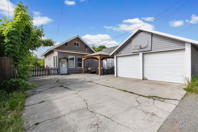 Photo - 611 E Garden Ave