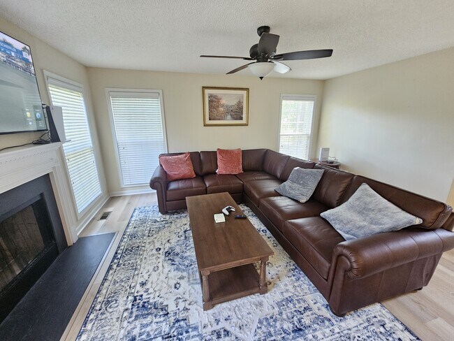 Photo - 207 Hope Creek Dr