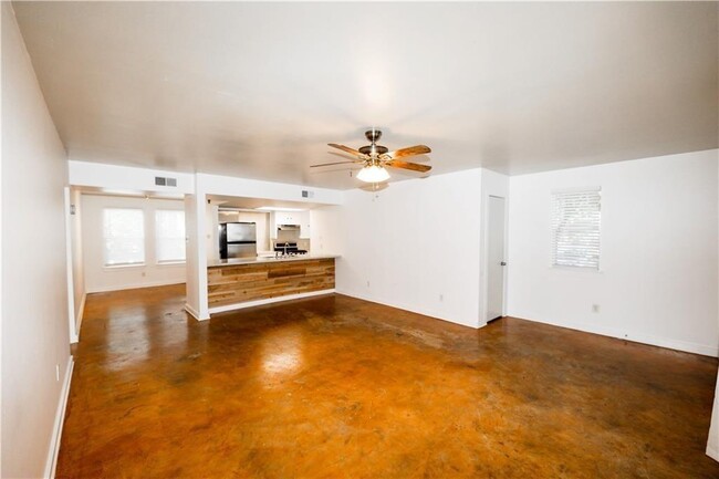 Photo - 1305 Lorrain St Townhome