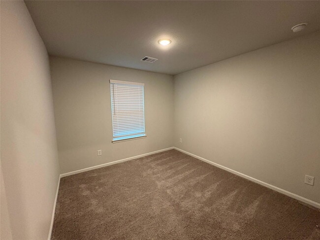 Photo - 56 Valiant Ridge Trail